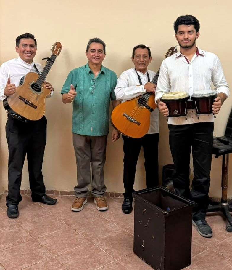 Serenata de cumpleaños con Trío Musical Romance Yucateco en Mérida